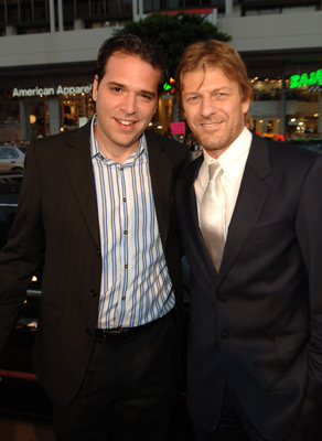 Sean Bean and Michael Seitzman at event of North Country (2005)