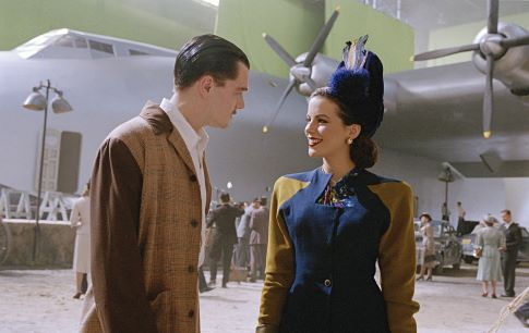 Still of Leonardo DiCaprio and Kate Beckinsale in Aviatorius (2004)