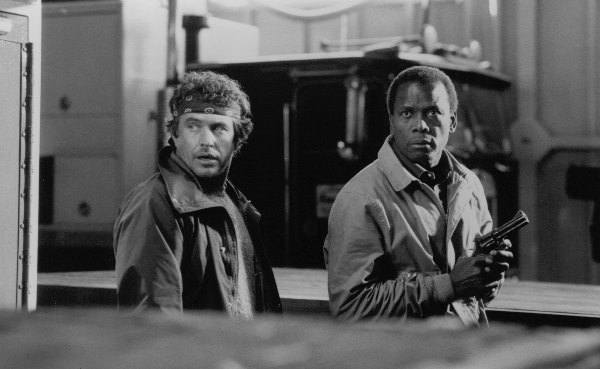 Still of Tom Berenger and Sidney Poitier in Shoot to Kill (1988)