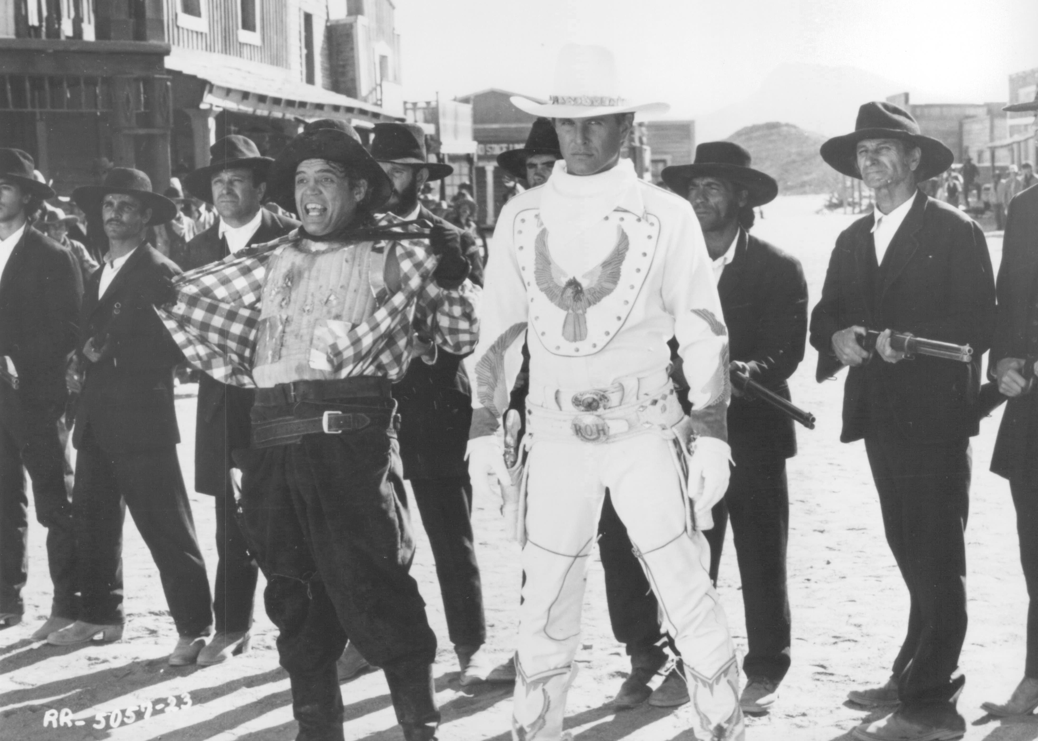 Still of Tom Berenger and G.W. Bailey in Rustlers' Rhapsody (1985)