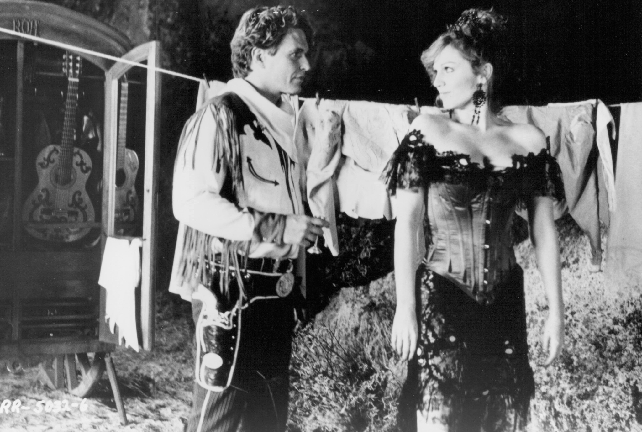 Still of Tom Berenger and Marilu Henner in Rustlers' Rhapsody (1985)