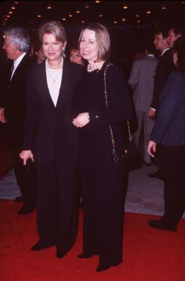 Candice Bergen and Diane English at event of Primary Colors (1998)