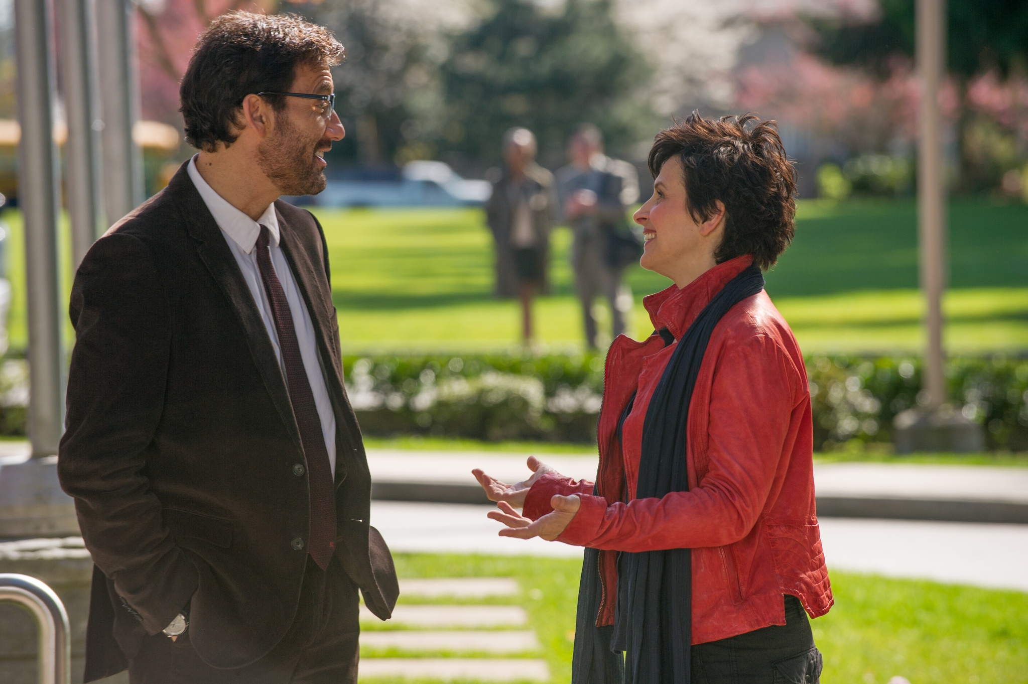 Still of Juliette Binoche and Clive Owen in Words and Pictures (2013)