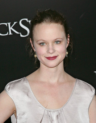 Thora Birch at event of Juodoji gulbe (2010)