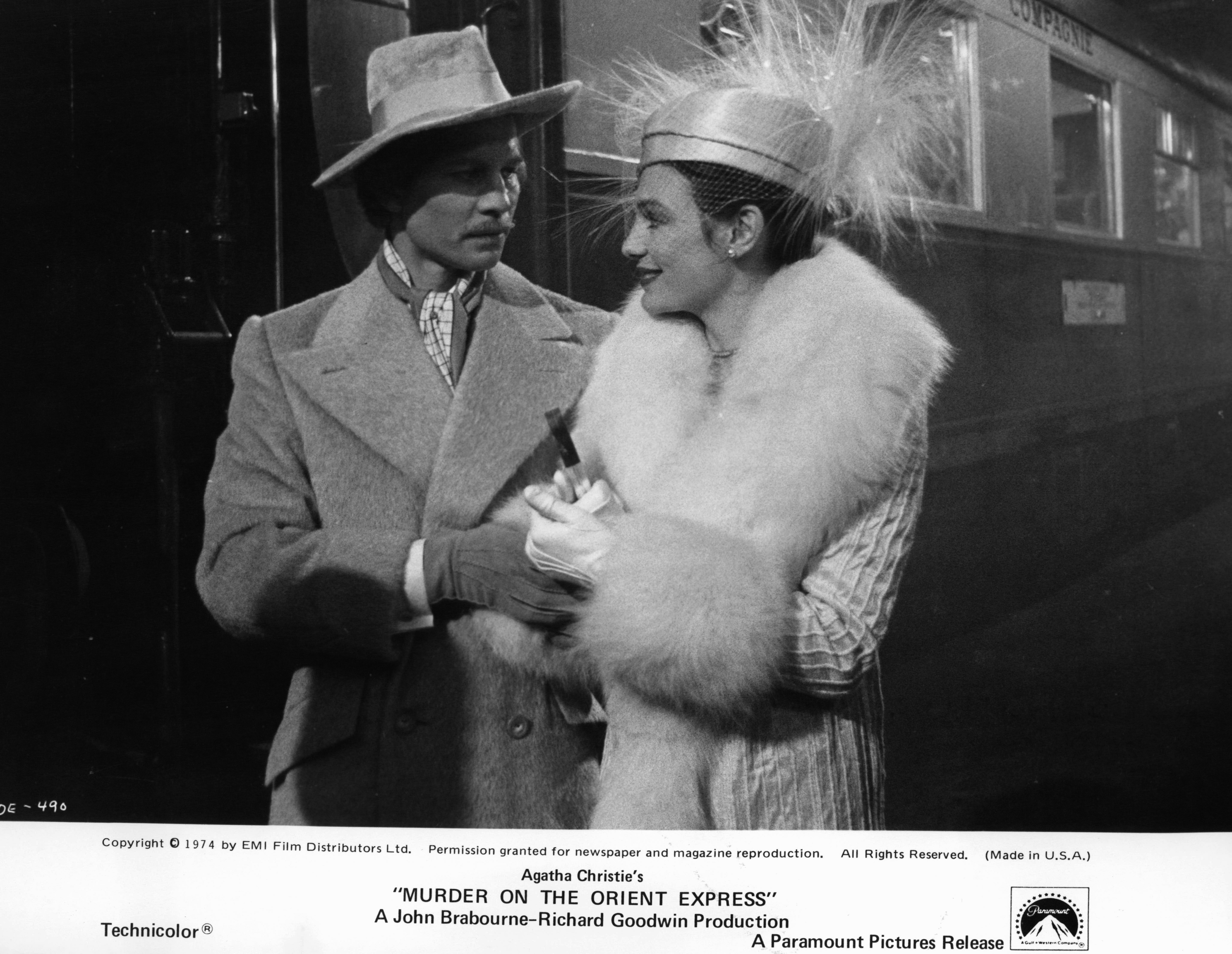 Still of Jacqueline Bisset and Michael York in Murder on the Orient Express (1974)