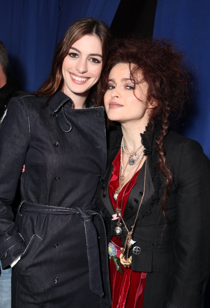 Helena Bonham Carter and Anne Hathaway at event of Alisa stebuklu salyje (2010)