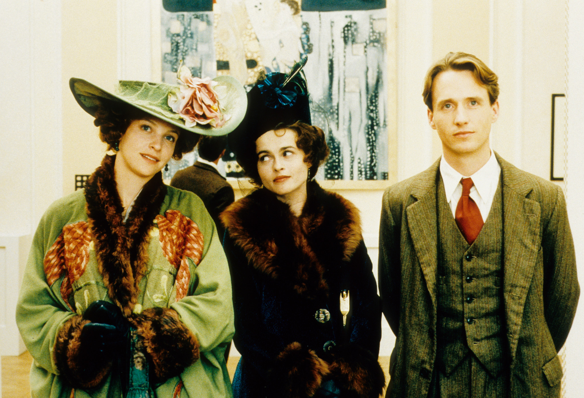 Still of Helena Bonham Carter, Alison Elliott and Linus Roache in The Wings of the Dove (1997)