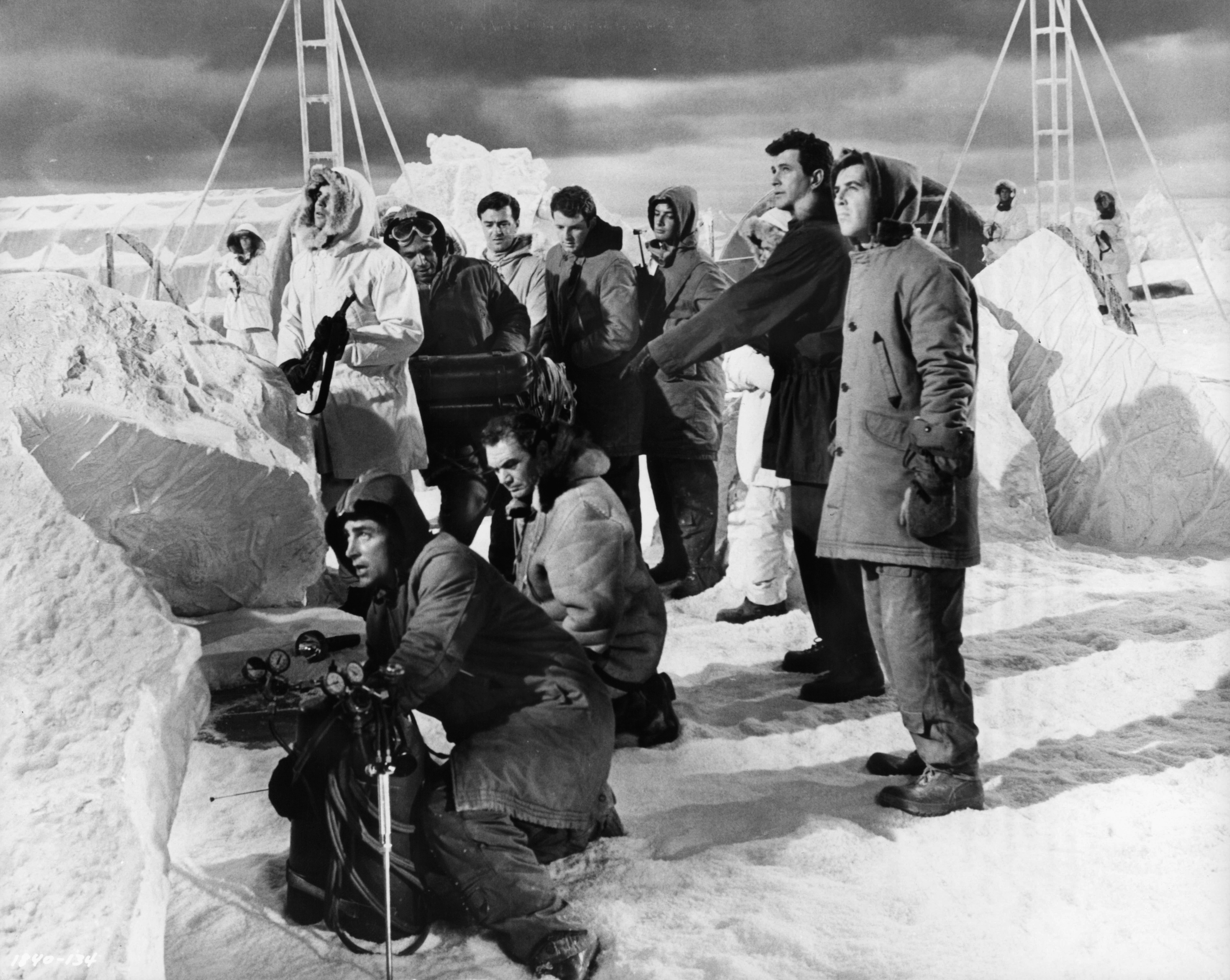 Still of Ernest Borgnine and Rock Hudson in Ice Station Zebra (1968)