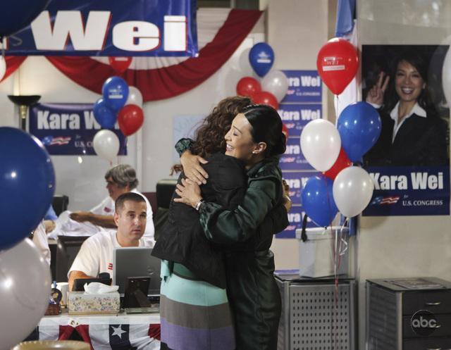 Still of Amy Brenneman and Ming-Na Wen in Private Practice (2007)