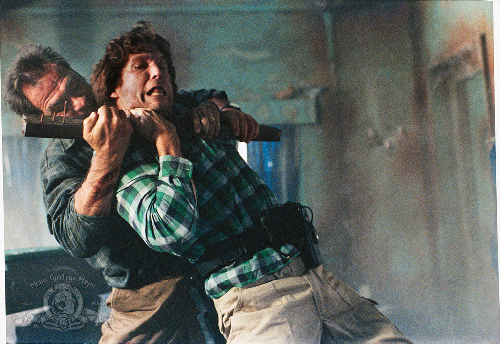 Still of Tommy Lee Jones and Jeff Bridges in Blown Away (1994)