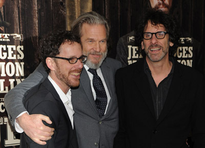 Jeff Bridges, Ethan Coen and Joel Coen at event of Tikras isbandymas (2010)