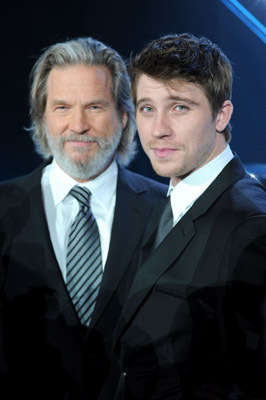 Jeff Bridges and Garrett Hedlund at event of Tronas: Palikimas (2010)