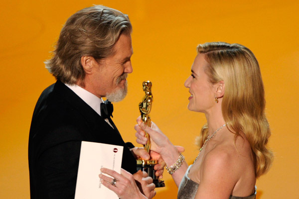 Jeff Bridges and Kate Winslet at event of The 82nd Annual Academy Awards (2010)