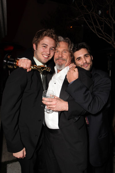 Jeff Bridges, Dylan Bridges and Jordan Bridges at event of The 82nd Annual Academy Awards (2010)