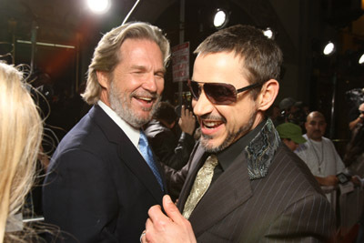Jeff Bridges and Robert Downey Jr. at event of Gelezinis zmogus (2008)