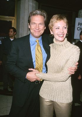 Joan Allen and Jeff Bridges at event of The Contender (2000)