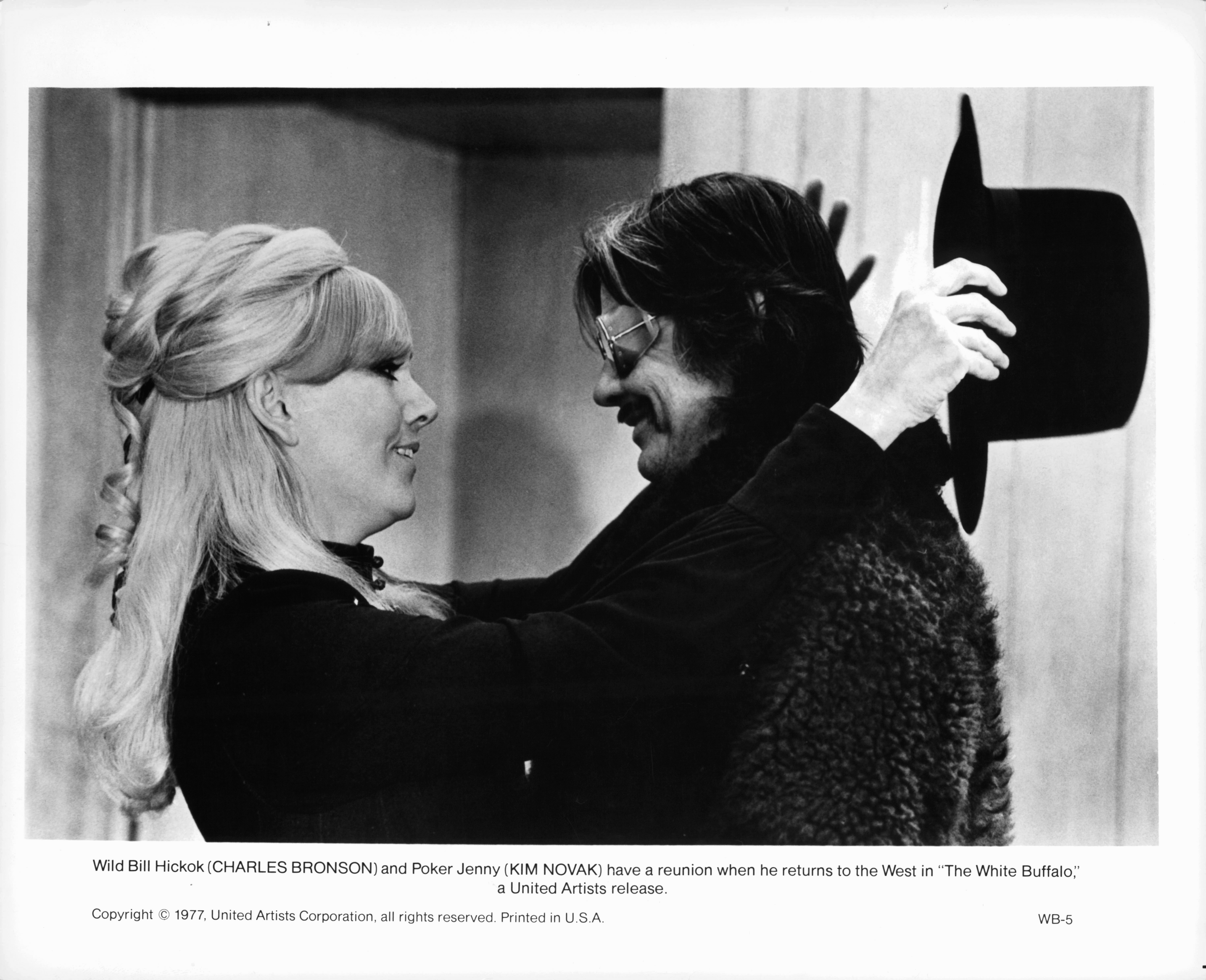 Still of Charles Bronson and Kim Novak in The White Buffalo (1977)