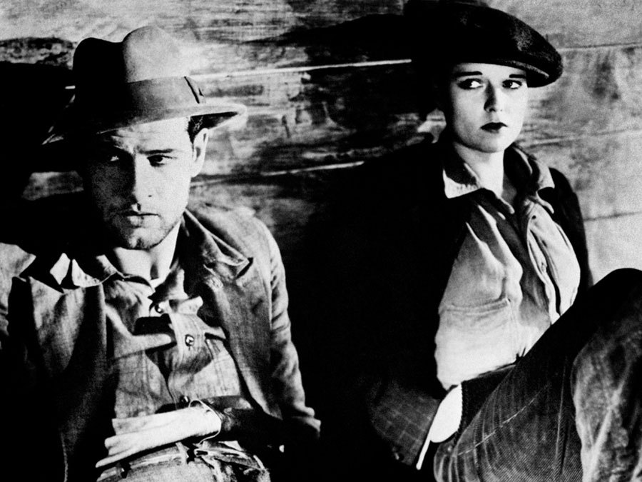 Still of Louise Brooks and Wallace Beery in Beggars of Life (1928)