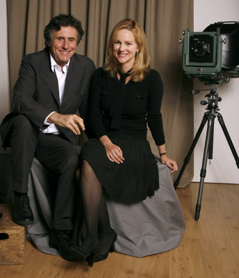 Gabriel Byrne and Laura Linney at event of Jindabyne (2006)