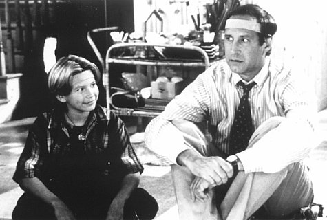 Still of Chevy Chase and Jonathan Taylor Thomas in Man of the House (1995)