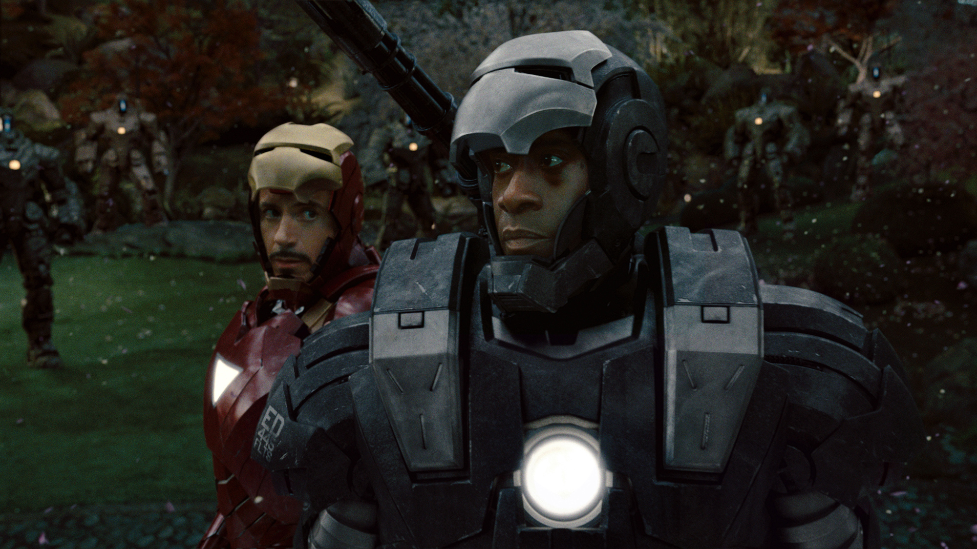 Still of Don Cheadle and Robert Downey Jr. in Gelezinis zmogus 2 (2010)