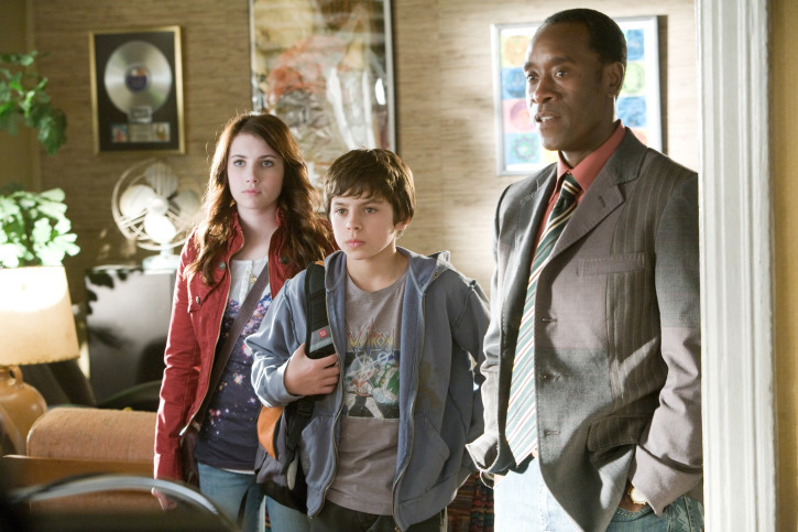 Still of Don Cheadle, Emma Roberts and Jake T. Austin in Hotel for Dogs (2009)
