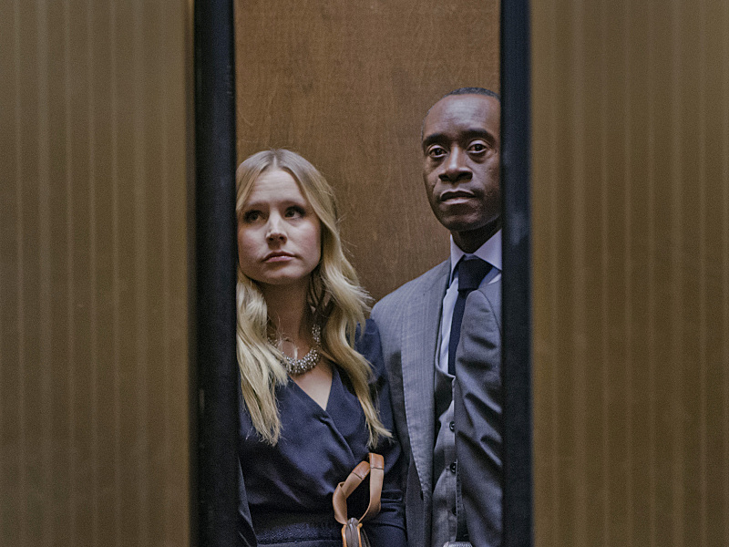 Still of Don Cheadle and Kristen Bell in House of Lies (2012)