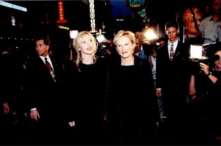 Johanna ter Steege at the premiere of Paradise Road, with Glenn Close