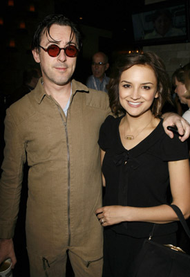 Rachael Leigh Cook and Alan Cumming