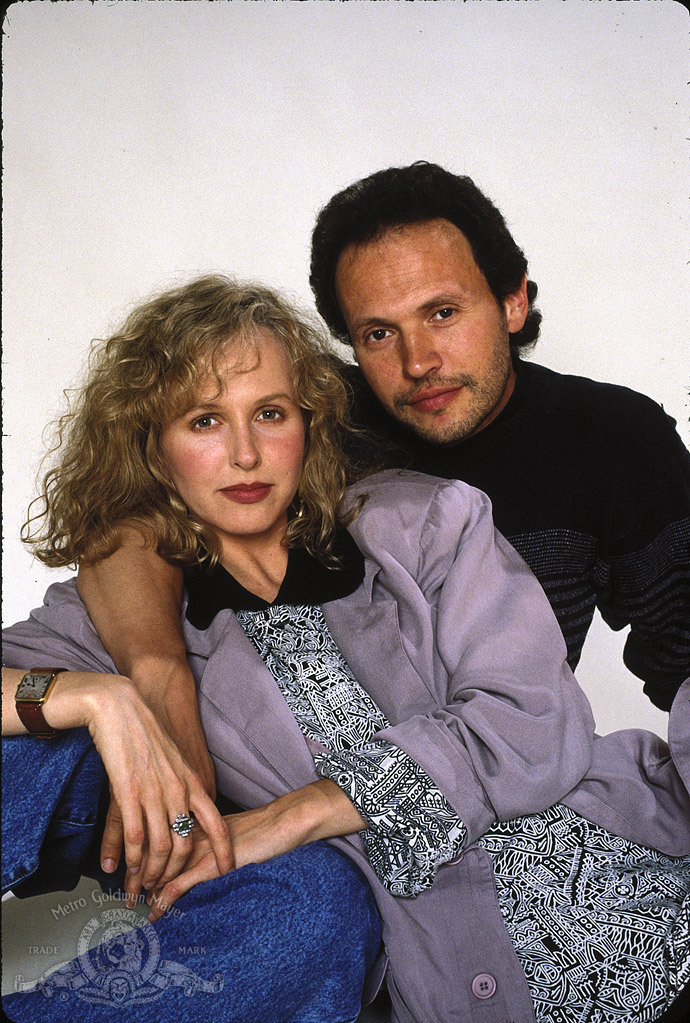 Still of Billy Crystal and Kim Greist in Throw Momma from the Train (1987)