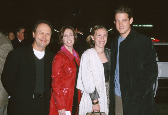 Billy Crystal at event of End of Days (1999)