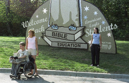 Still of Macaulay Culkin and Jena Malone in Saved! (2004)