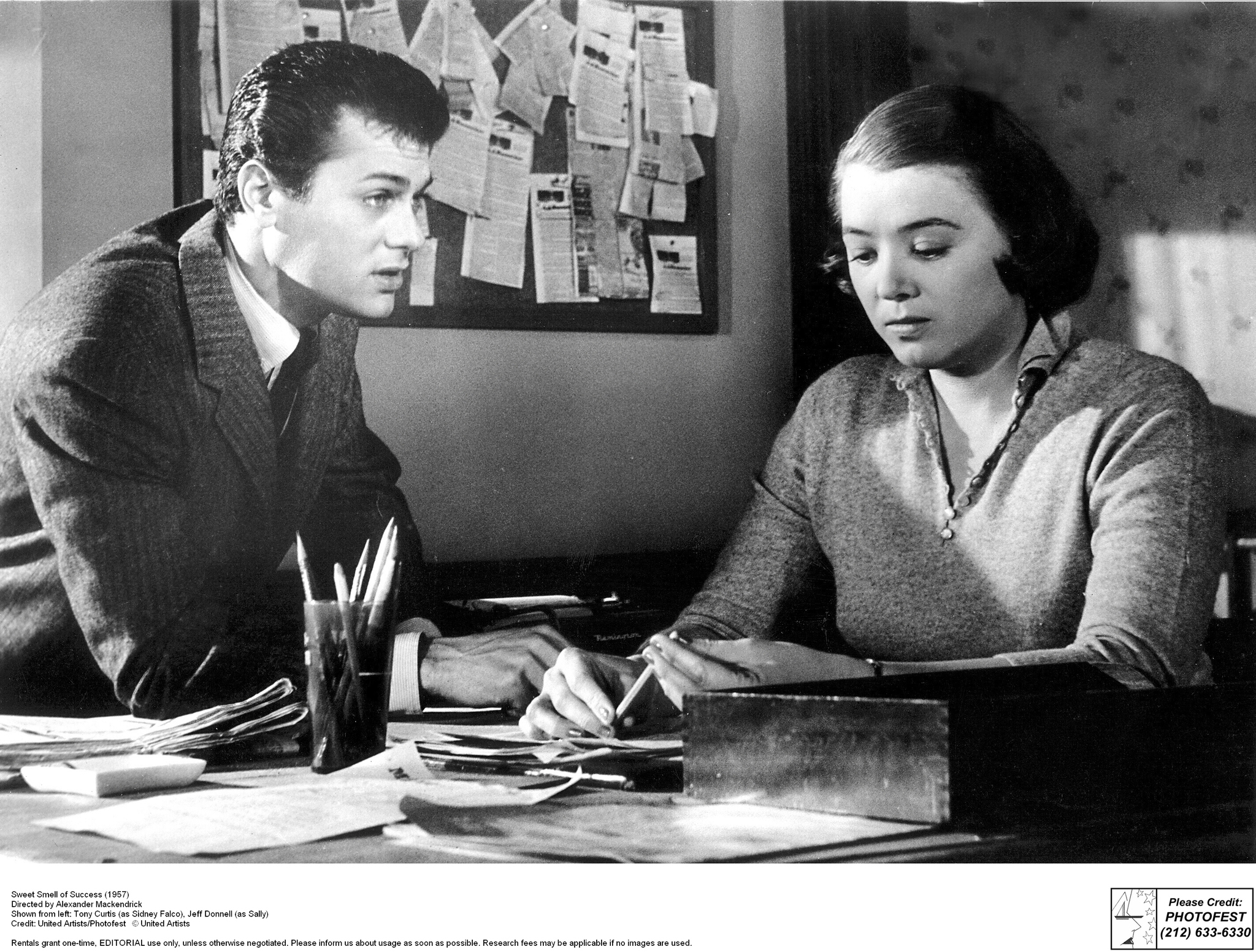 Still of Tony Curtis and Jeff Donnell in Sweet Smell of Success (1957)