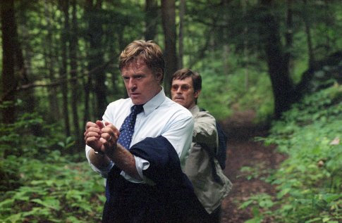 Still of Willem Dafoe and Robert Redford in The Clearing (2004)