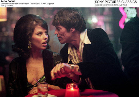 Still of Willem Dafoe and Donnamarie Recco in Auto Focus (2002)
