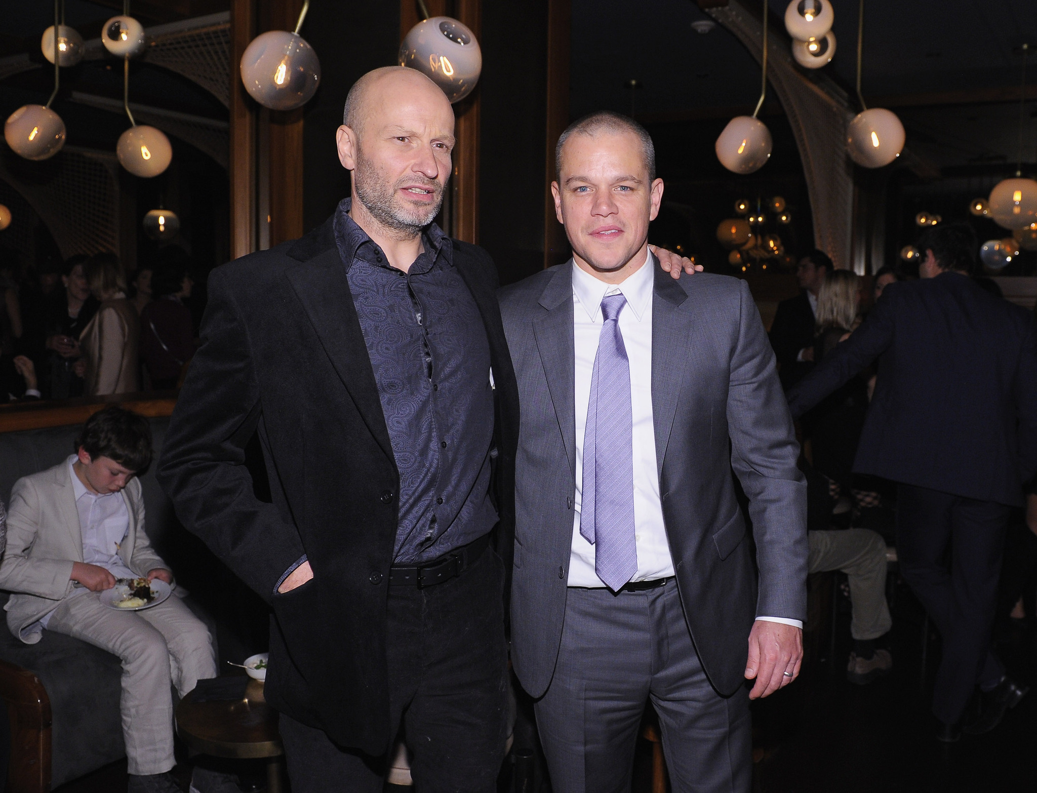 Matt Damon and Benjamin Mee at event of Mes nusipirkom zoologijos soda (2011)