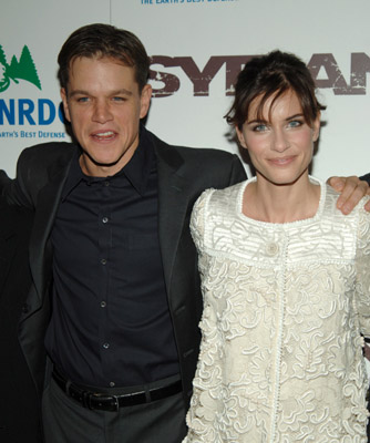 Matt Damon and Amanda Peet at event of Syriana (2005)
