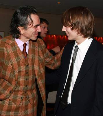 Daniel Day-Lewis and Paul Dano at event of Bus kraujo (2007)