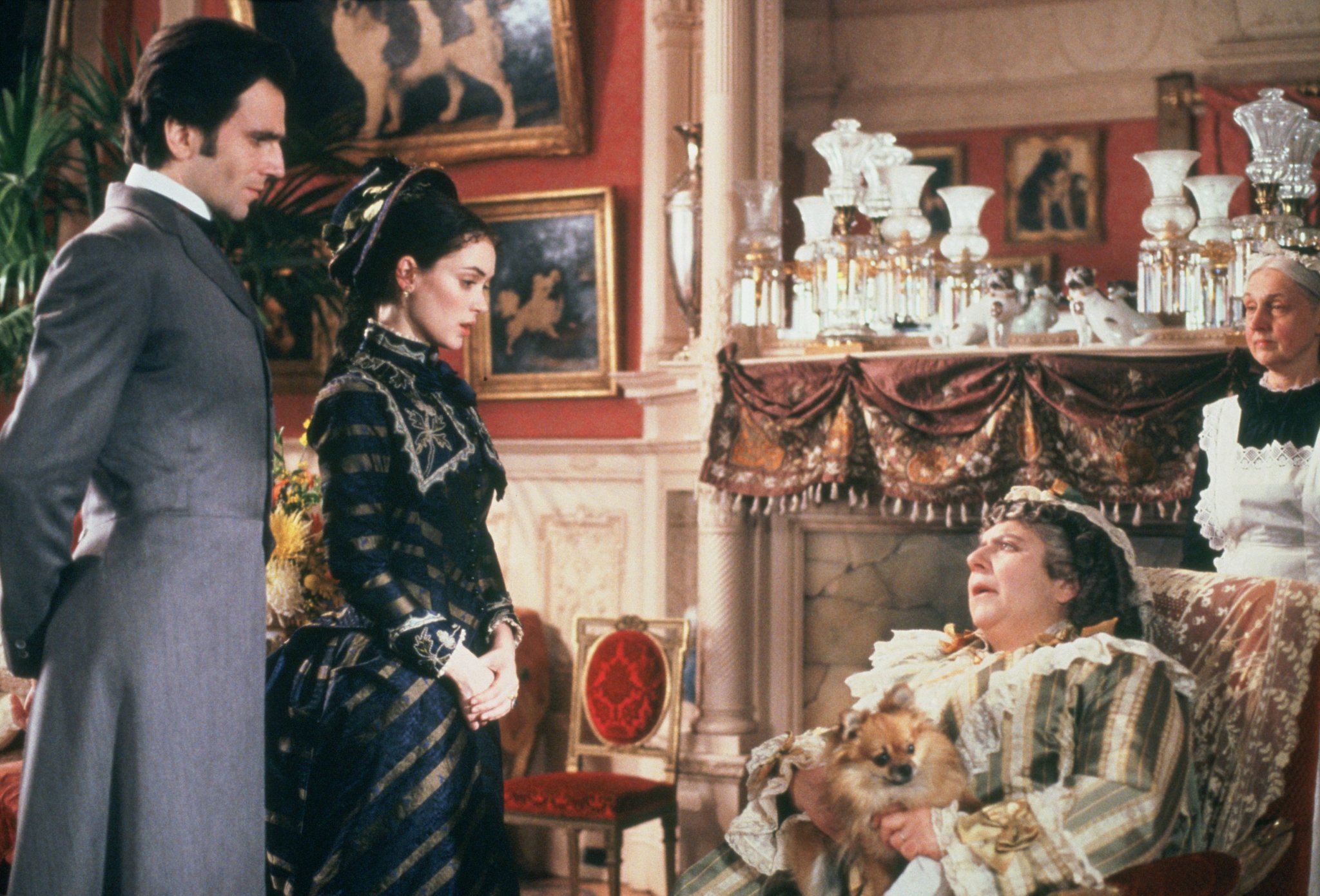 Still of Winona Ryder, Daniel Day-Lewis and Miriam Margolyes in The Age of Innocence (1993)