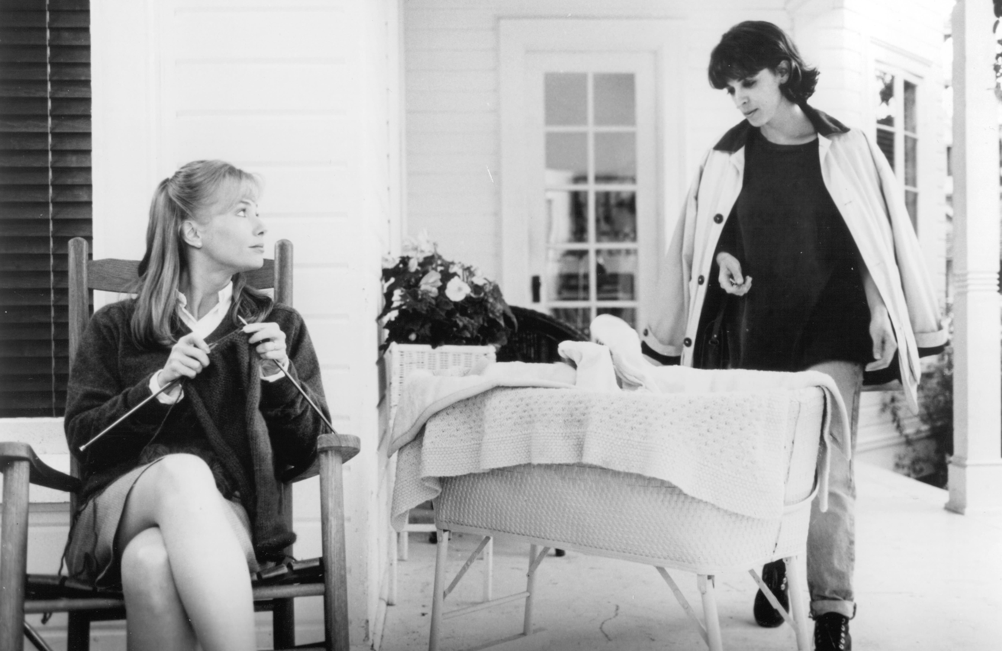 Still of Rebecca De Mornay and Annabella Sciorra in The Hand That Rocks the Cradle (1992)