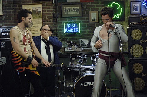 Still of Danny DeVito, Rob McElhenney and Glenn Howerton in It's Always Sunny in Philadelphia (2005)