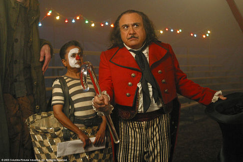 Still of Danny DeVito and Deep Roy in Mano gyvenimo zuvis (2003)