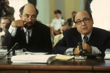 Still of Danny DeVito and Richard Schiff in What's the Worst That Could Happen? (2001)