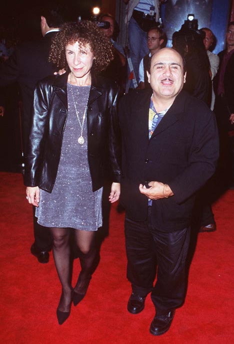 Danny DeVito and Rhea Perlman at event of Get Shorty (1995)