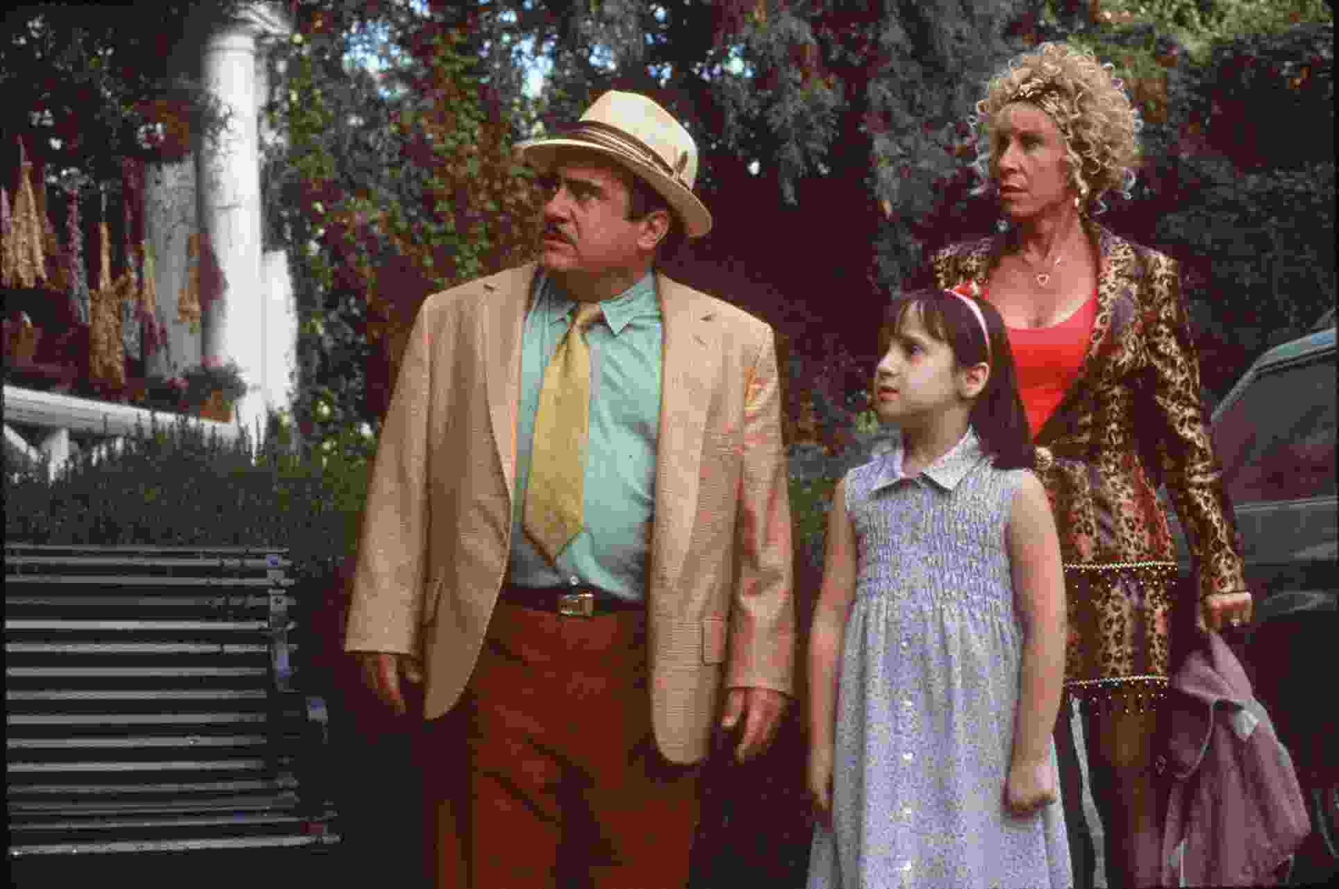 Still of Danny DeVito and Rhea Perlman in Matilda (1996)