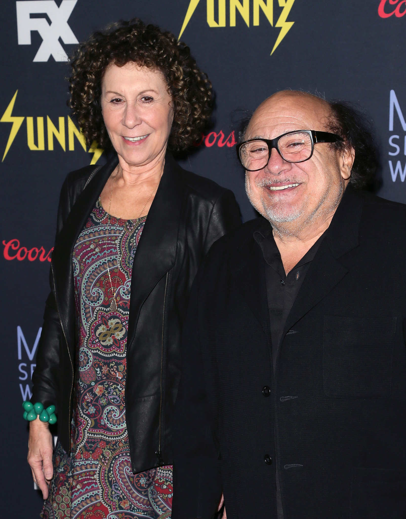 Danny DeVito and Rhea Perlman at event of It's Always Sunny in Philadelphia (2005)