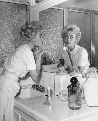 Sandra Dee at home preparing for a date circa 1956