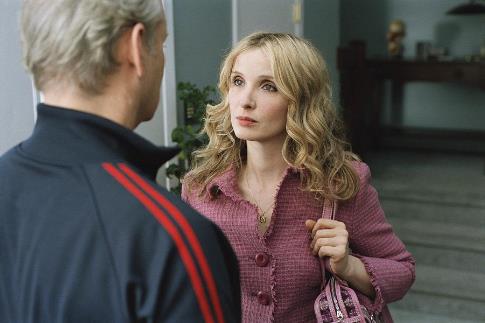 Still of Bill Murray and Julie Delpy in Broken Flowers (2005)