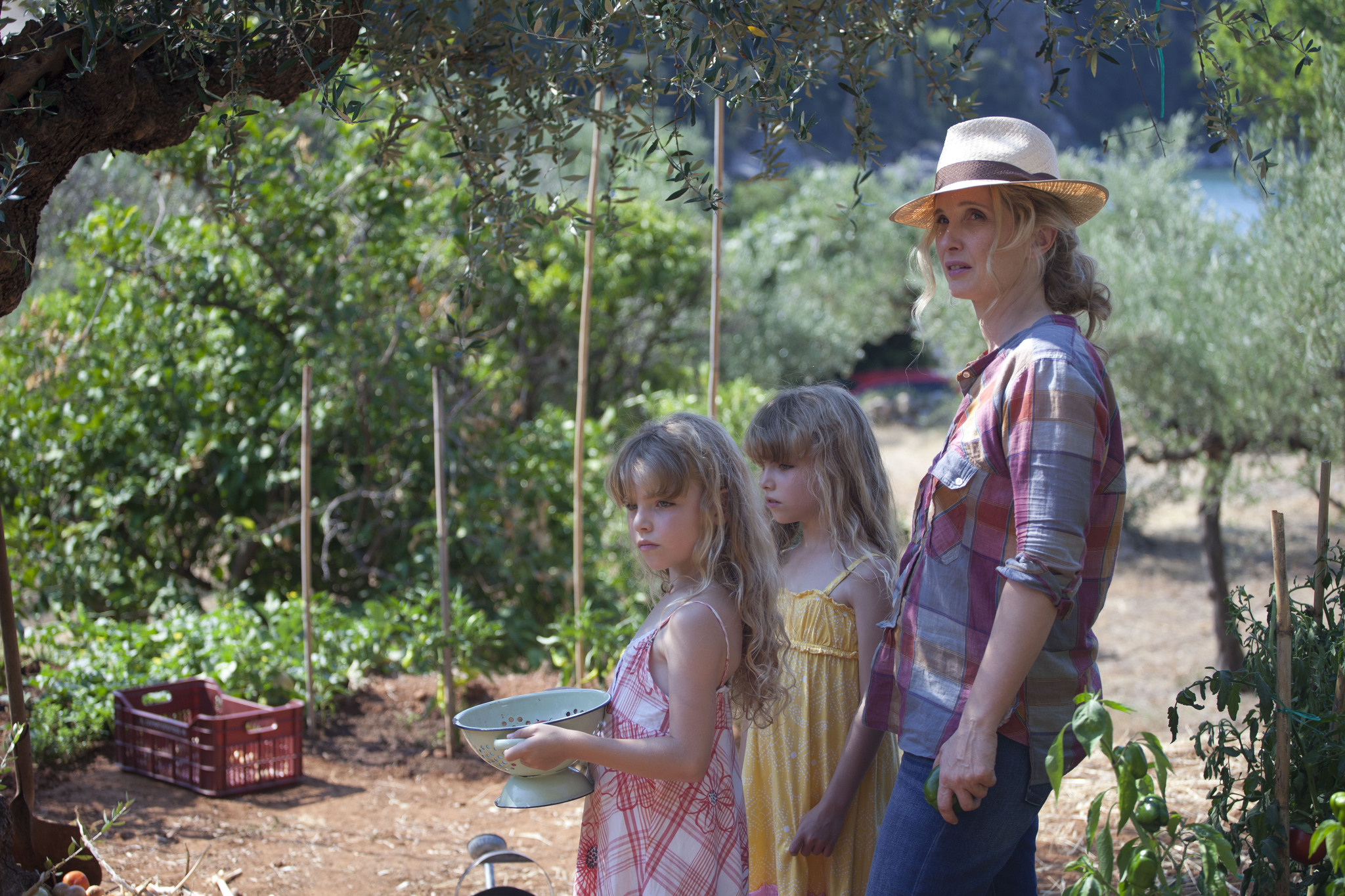 Still of Julie Delpy, Charlotte Prior and Jennifer Prior in Pries vidurnakti (2013)