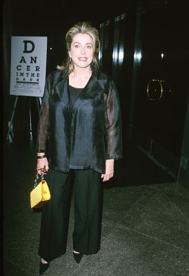Catherine Deneuve at event of Sokeja tamsoje (2000)